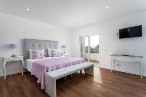 En eller flere senge i et værelse på Luxury Vau Beach Villa with Private Heated Pool + 46 billeder