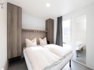 En eller flere senge i et værelse på MobileHome auf dem Vital Camp Bayerbach