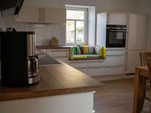 Η κουζίνα ή μικρή κουζίνα στο Holiday home 1820 Comfortable holiday residence +19 φωτογραφίες