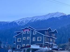 O vedere generală la munți sau o vedere la munte luată de la acest hotel