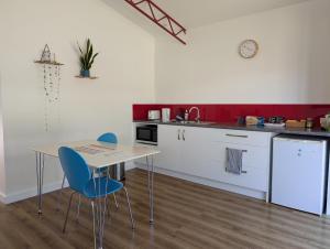 Kuchyň nebo kuchyňský kout v ubytování Langleys Port Campbell Hobby Farm