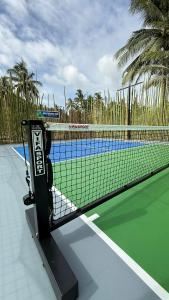 a tennis net sitting on a tennis court at Inbox Siargao Resort in General Luna