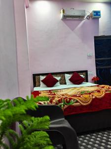 Postel nebo postele na pokoji v ubytování Rishabh guest house