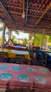 Un restaurante u otro lugar para comer en Hospedaje chachalacas