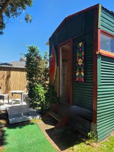 En have udenfor Surf Shack on Broadway