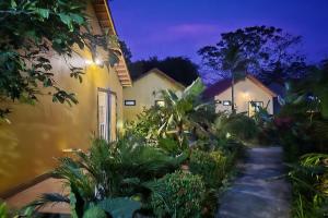 Κήπος έξω από το Peaceful Eco Haven Trang An