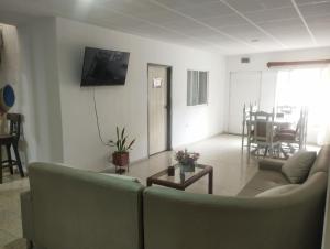 TV a/nebo společenská místnost v ubytování Hostal, casa Jaramillo