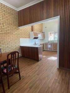 Nhà bếp/bếp nhỏ tại Central on Smith