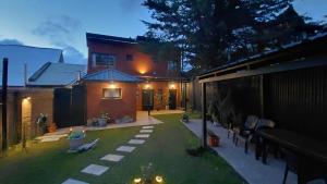 Κήπος έξω από το ARWEN Suites 1