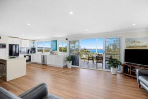 Et tv og/eller underholdning på Elegant luxury on First Ave - executive penthouse