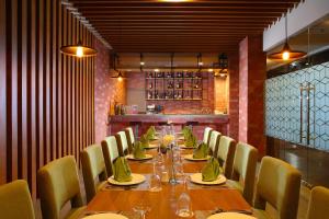 Un restaurant sau alt loc unde se poate mânca la Hotel Santika Premiere ICE - BSD City