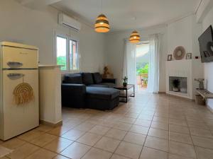 Χώρος καθιστικού στο Nefeli Beach Home