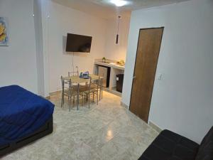 Televisor o centre d'entreteniment de Departamento TITOS 1