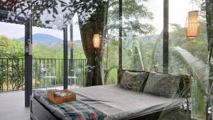 Nespecifikovaný výhled na hory nebo výhled na hory při pohledu z kempu