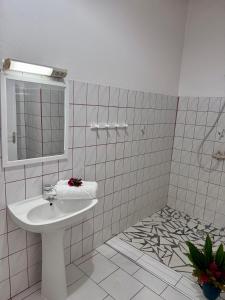 Koupelna v ubytování Domaine de Lauréal + 15 fotografií