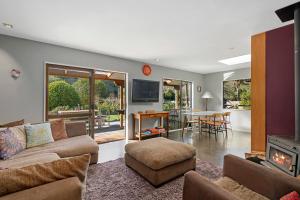 Et tv og/eller underholdning på Brook Beauty - Nelson Holiday Home