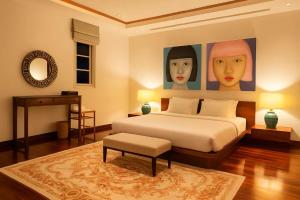 En eller flere senge i et værelse på Luxury Pool Villa Bangtao Phuket close to beach