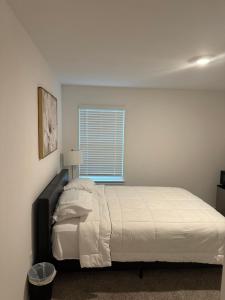 a bedroom with a bed and a window at Homely in Richmond