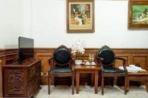 Телевизор и/или развлекательный центр в Rumah Pesik Art & Heritage Hotel