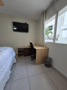 Μια τηλεόραση ή/και κέντρο ψυχαγωγίας στο The Diamond Hotel San Benito