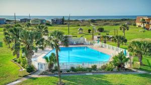 Bazén v ubytování Beach Boardwalk Gulf View Pool TennisPickleball Beach Please by AvantStay nebo v jeho okolí