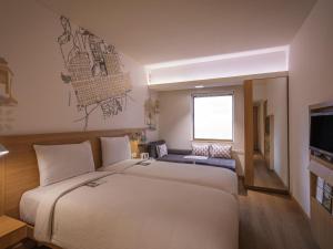 Un pat sau paturi într-o cameră la ibis Jaipur City Centre - An Accor Brand +59 fotografii