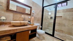 Un baño de Hotel Casa Vivaldi 30 fotos más