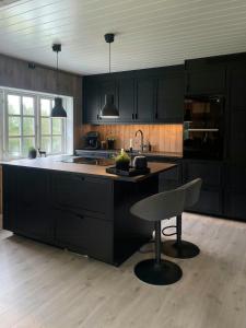 Køkken eller tekøkken på Modern Cottage With River Frontage Near Opphus + 32 billeder