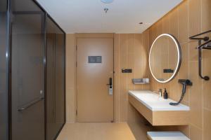 Et badeværelse på JI Hotel Suzhou Amusement Park + 9 billeder