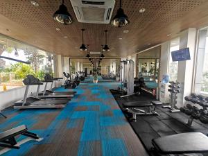 Φωτογραφία από το άλμπουμ του Stylish 3BR Skandinavia Tangcity Apt Max 12 Guests σε Karawaci