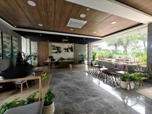 Φωτογραφία από το άλμπουμ του Stylish 3BR Skandinavia Tangcity Apt Max 12 Guests σε Karawaci