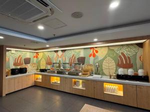 Η κουζίνα ή μικρή κουζίνα στο Hanting Hotel Shanghai Songjiang Sijing