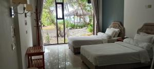 Ένα ή περισσότερα κρεβάτια σε δωμάτιο στο Nazaki Beach Hotel & Spa Maldives