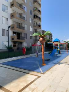 Детская игровая зона в Apartamento Vacacional en Hacienda Peñalisa Ceiba Ricaurte +23 фотографии