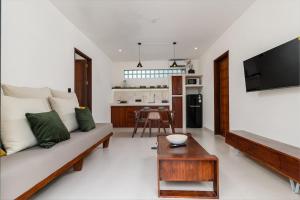 Nhà bếp/bếp nhỏ tại Melasti Luxury 1BR Pool & Outdoor Lounge