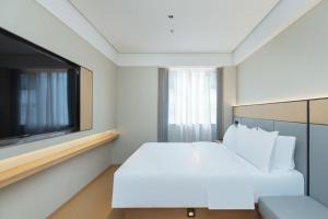 Ένα ή περισσότερα κρεβάτια σε δωμάτιο στο JI Hotel Shenzhen Luohu East Gate +40 φωτογραφίες
