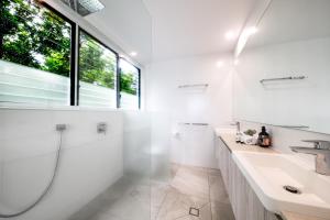 Ванная комната в Splendeur Sur La Mer - Three Bedroom +13 фотографий