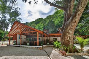 Tòa nhà nơi resort tọa lạc