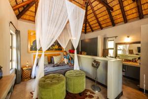 Kuchyň nebo kuchyňský kout v ubytování Lindiwe Safari Lodge