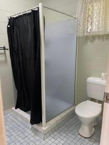 Un baño de Yungaburra Park Motel 11 fotos más