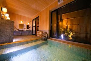 Piscina de la sau aproape de Ohanabo