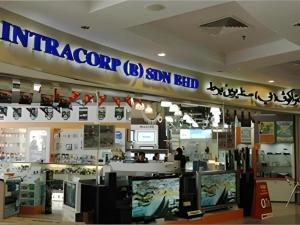 Chứng chỉ, giải thưởng, bảng hiệu hoặc các tài liệu khác trưng bày tại Kiulap Plaza Hotel