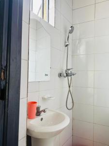 Ένα μπάνιο στο Serene apartment