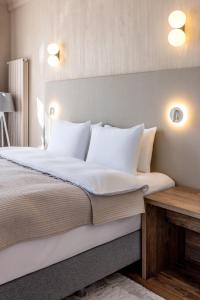 Un pat sau paturi într-o cameră la Panorama Kakheti Resort +67 fotografii