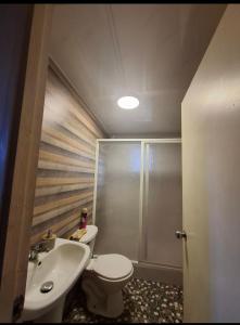 Ένα μπάνιο στο Ester Alojamiento