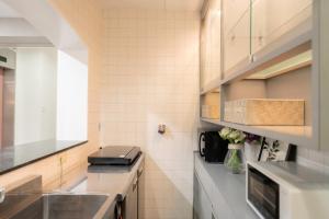 Kuchyň nebo kuchyňský kout v ubytování Casa G,S, - Vacation STAY 52723v