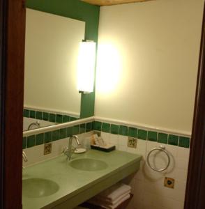 A bathroom at Hostal Casa Masip