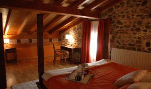 A seating area at Hostal Casa Masip
