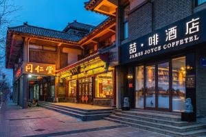 a row of shops on a street at night at James Joyce Coffetel Qufu Tourist Center Gulou Street Sankong Scenic Spot in Qufu