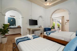 TV a/nebo společenská místnost v ubytování Samaya Boutique & Cuisine